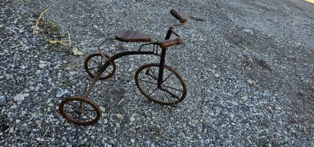 Interesting Finds In Old Houses (25 pics)
