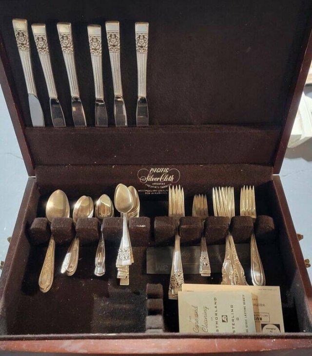 Interesting Finds In Old Houses (25 pics)