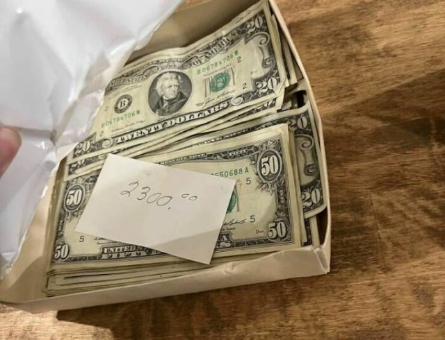 Interesting Finds In Old Houses (25 pics)