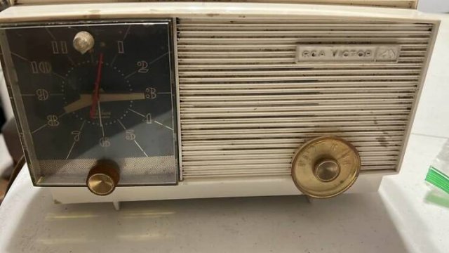 Interesting Finds In Old Houses (25 pics)