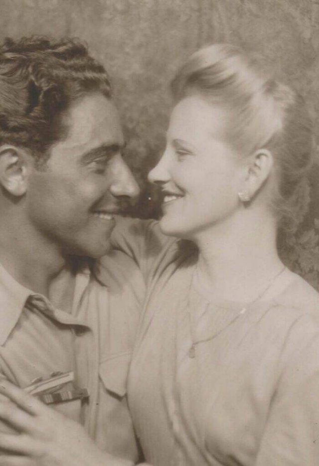 People Share Their Cool Photos From The Past (20 pics)
