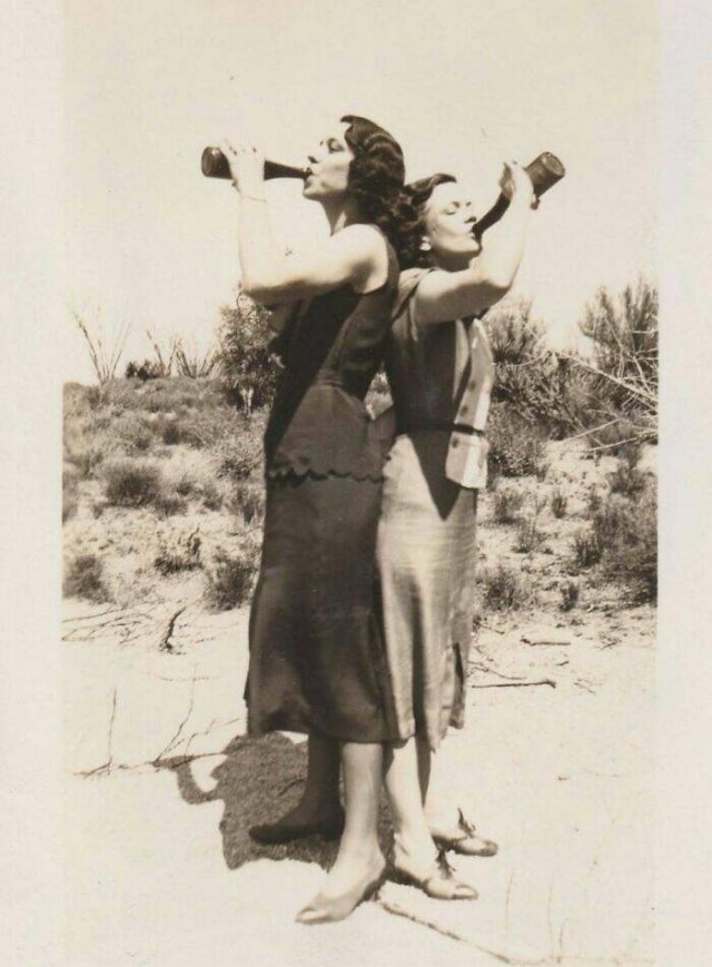 People Share Their Cool Photos From The Past (20 pics)
