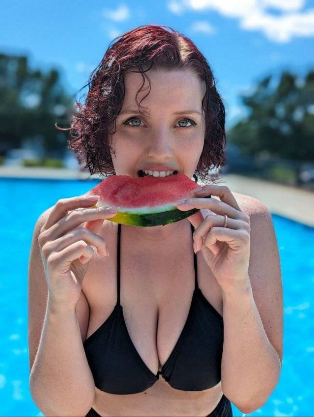 Wet Girls (36 pics)