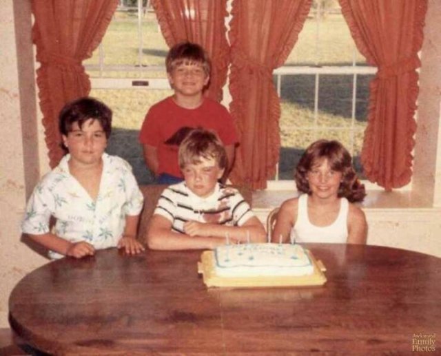 People Share Awkward Photos From The Past (23 pics)