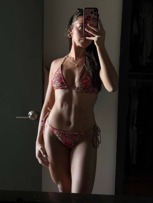 Selfie Girls (48 pics)