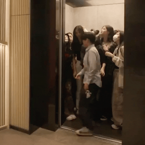 Don't Say This In The Elevator (17 gifs) Don't Say This In The Elevator (17 gifs)