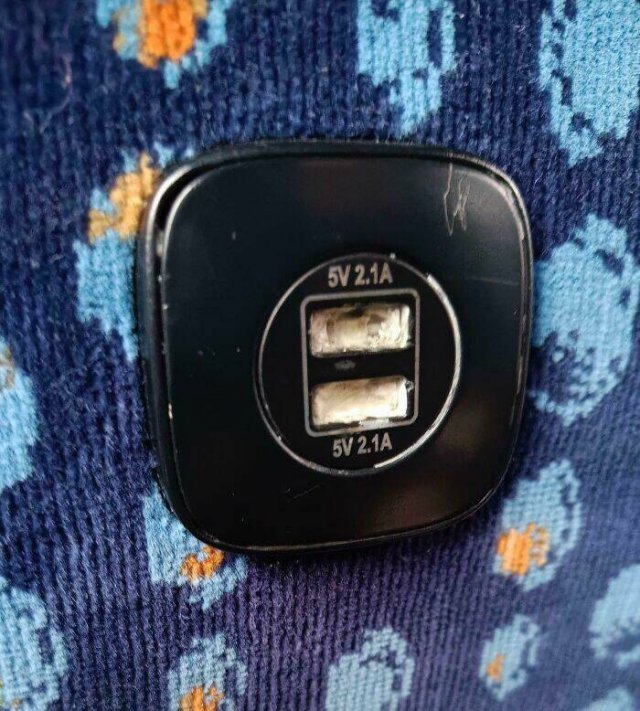 Annoying People In Public Transport (24 pics)