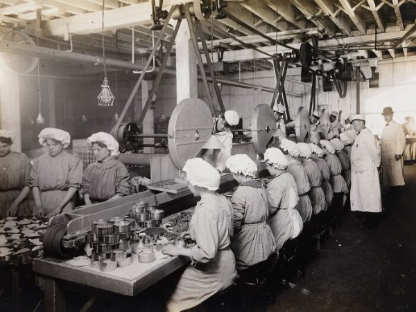 Photos Of Workers From The Past (30 pics)