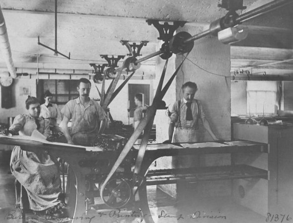 Photos Of Workers From The Past (30 pics)
