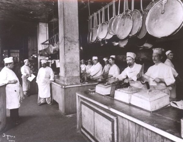 Photos Of Workers From The Past (30 pics)