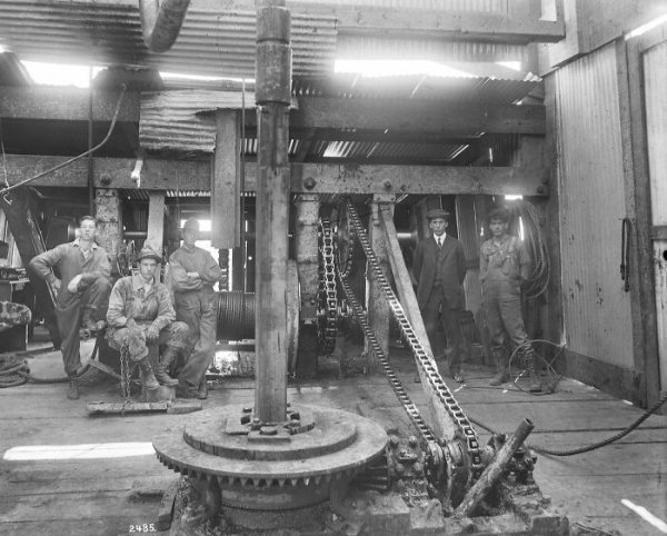 Photos Of Workers From The Past (30 pics)