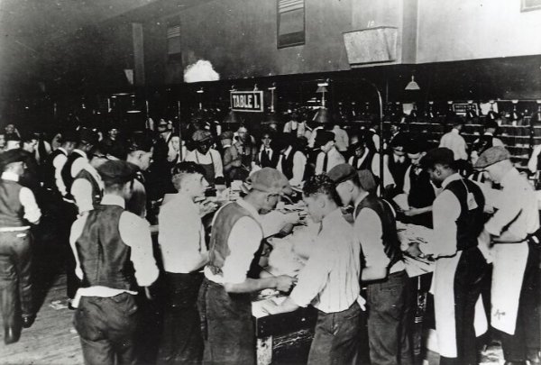 Photos Of Workers From The Past (30 pics)