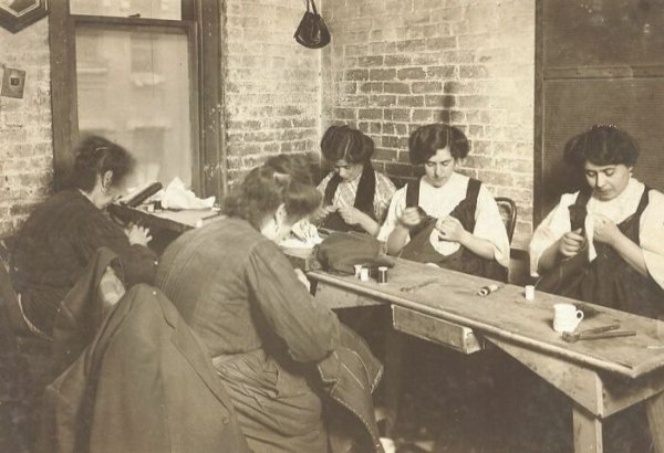 Photos Of Workers From The Past (30 pics)