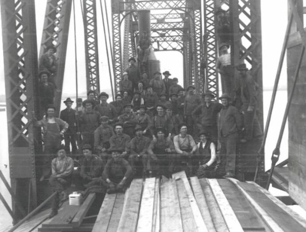 Photos Of Workers From The Past (30 pics)