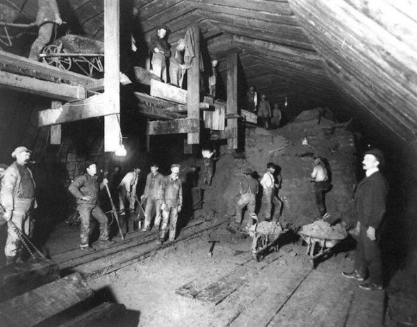 Photos Of Workers From The Past (30 pics)