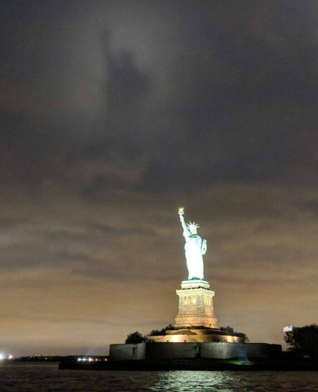 Strange Shadows (25 pics)