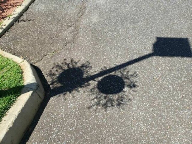 Strange Shadows (25 pics)