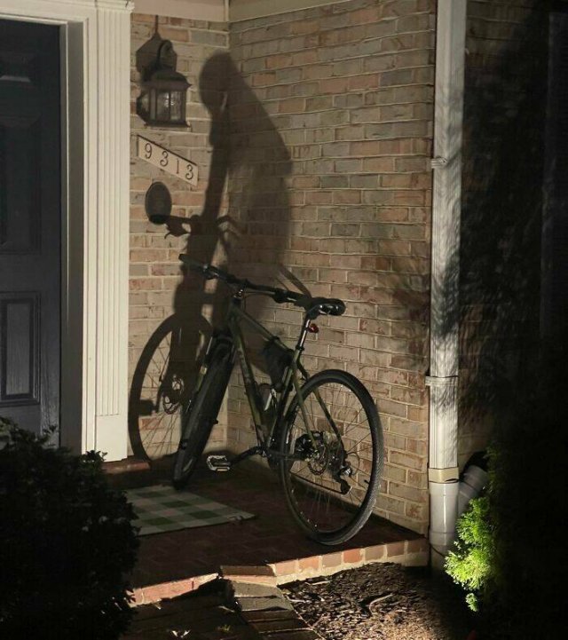 Strange Shadows (25 pics)
