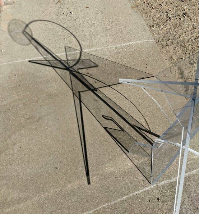 Strange Shadows (25 pics)