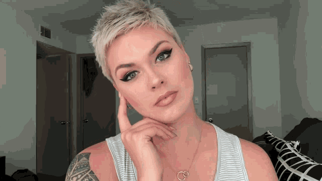 Underrated Actions And Habits Of People (18 gifs) Underrated Actions And Habits Of People (18 gifs)