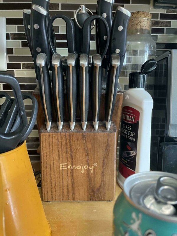 What Is Going On Here? (29 pics)
