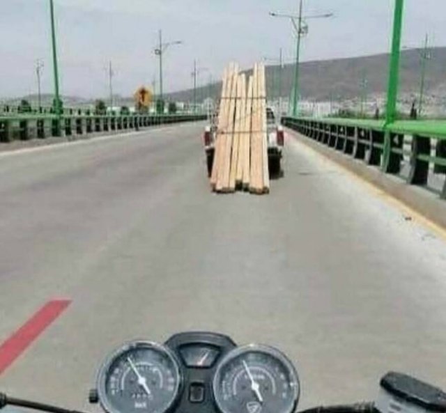 What Is Going On Here? (25 pics)