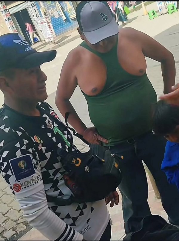 What Is Going On Here? (34 pics)