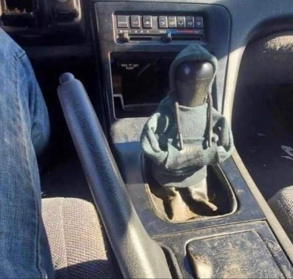 What Is Going On Here? (34 pics)