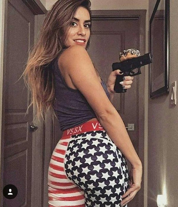 Girls With Guns (27 pics)