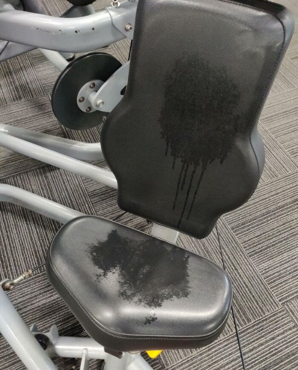 Annoying People In The Gym (25 pics)