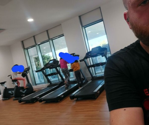 Annoying People In The Gym (25 pics)