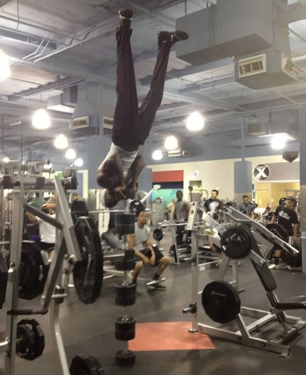 Annoying People In The Gym (25 pics)