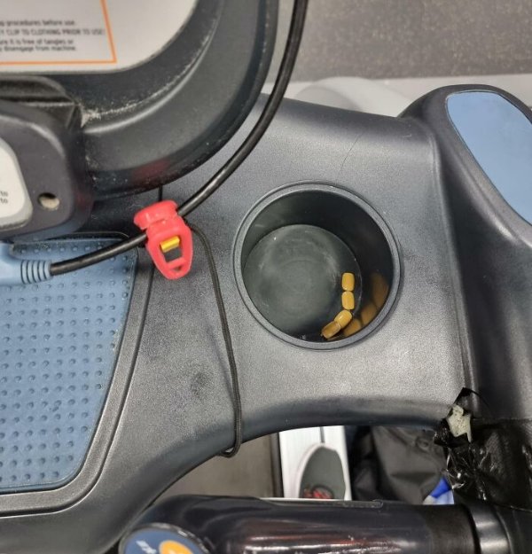 Annoying People In The Gym (25 pics)
