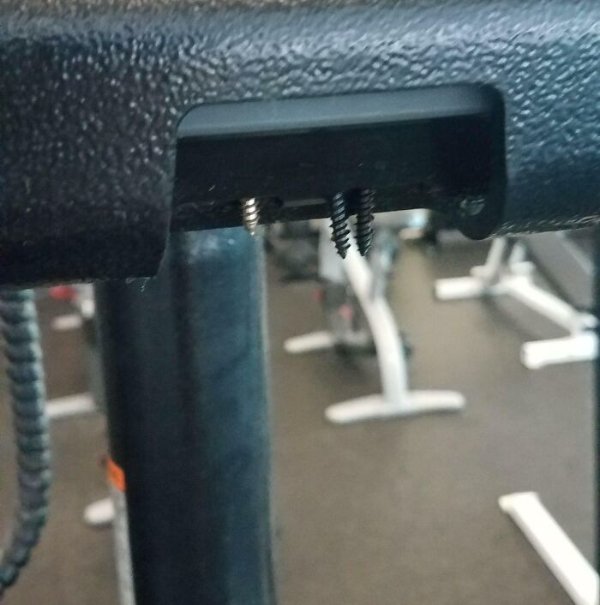 Annoying People In The Gym (25 pics)