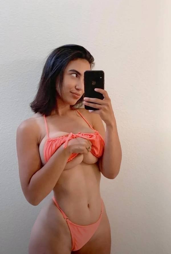 Hot Girls (34 pics)
