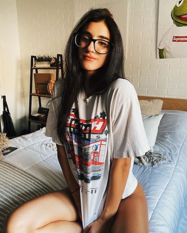 Girls In Pajamas (25 pics)