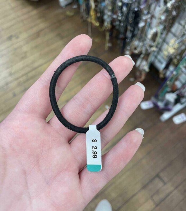 Weird Finds In Thrift Shops (25 pics)