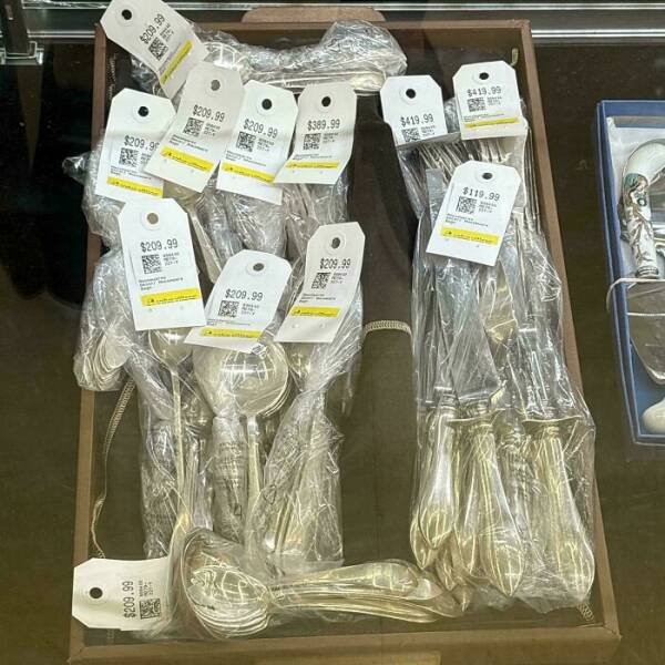 Weird Finds In Thrift Shops (25 pics)