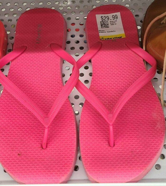 Weird Finds In Thrift Shops (25 pics)