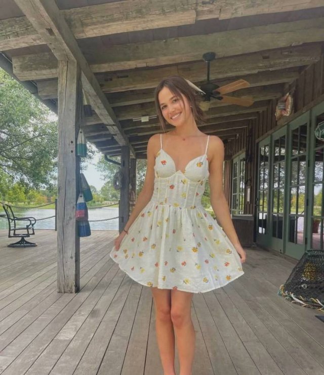 Girls In Sundresseses (47 pics)