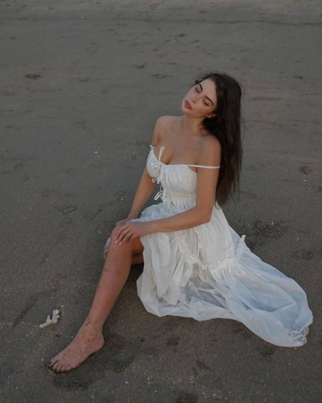 Girls In Sundresseses (47 pics)