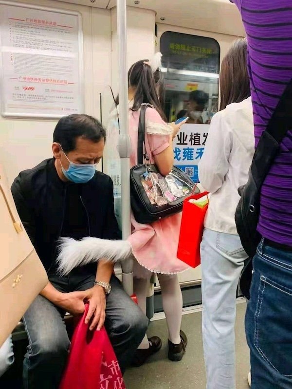 Strange People In The Subway (38 pics)