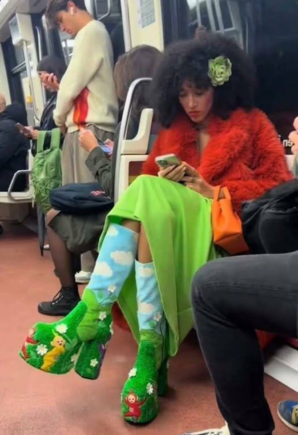 Strange People In The Subway (38 pics)