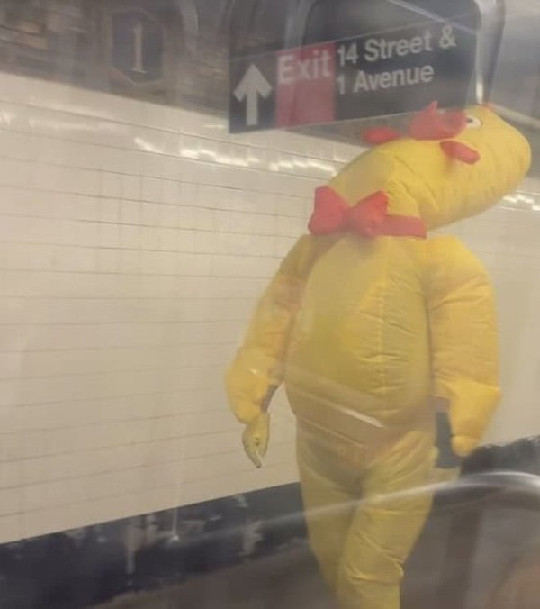 Strange People In The Subway (38 pics)