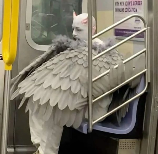 Strange People In The Subway (38 pics)
