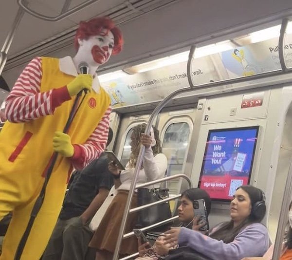 Strange People In The Subway (38 pics)