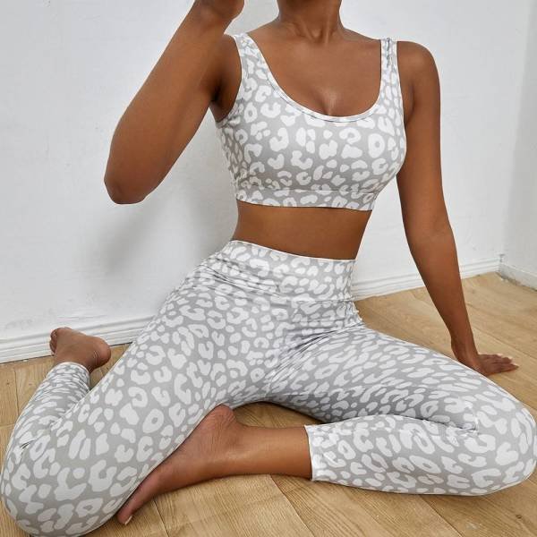 Girls In Yoga Pants (43 pics)