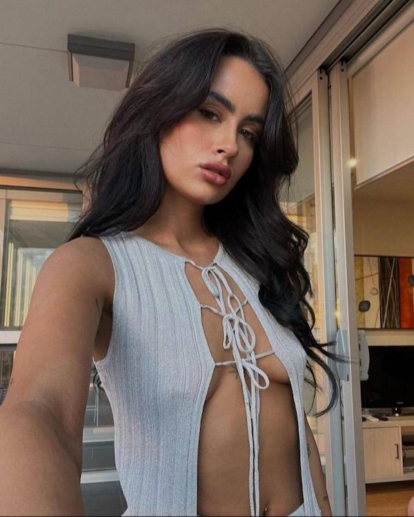 Braless Girls (29 pics)