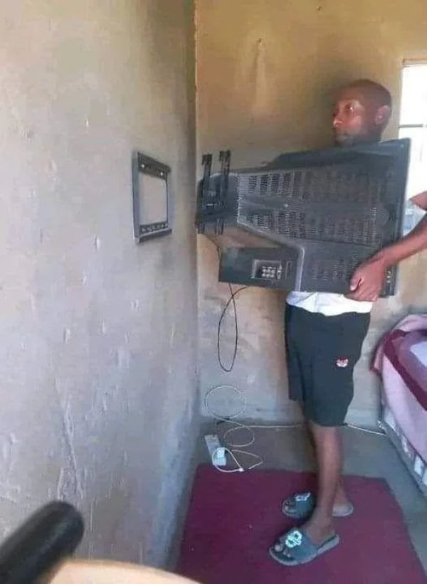 What Is Going On Here? (29 pics)