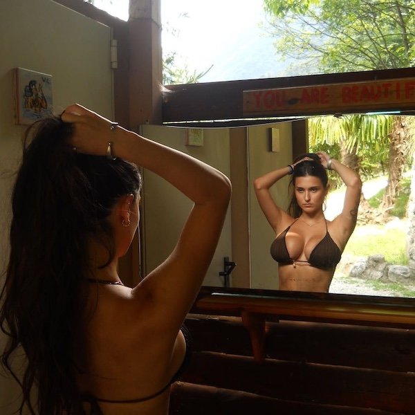 Hot Girls (53 pics)